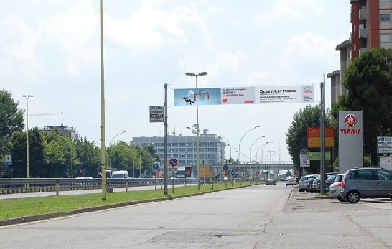 TREZZANO SUL NAVIGLIO - PALO 13 - viale C. Colombo alt. Norauto
