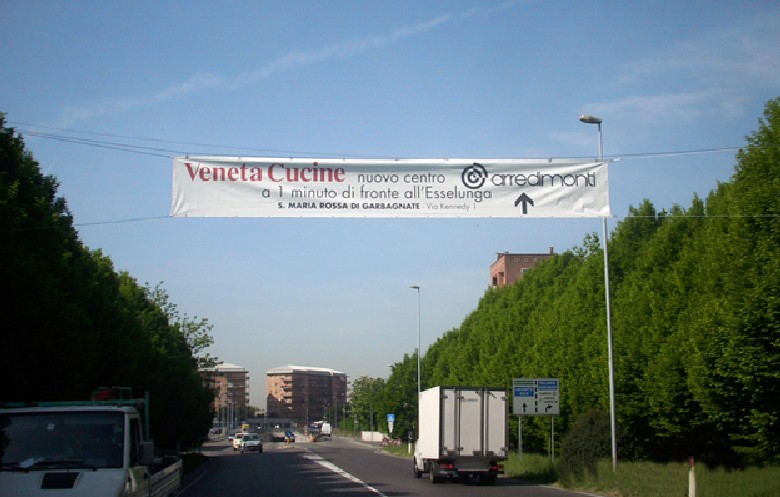 GARBAGNATE MILANESE - PALO 98 - Via 1° Maggio/Esselunga